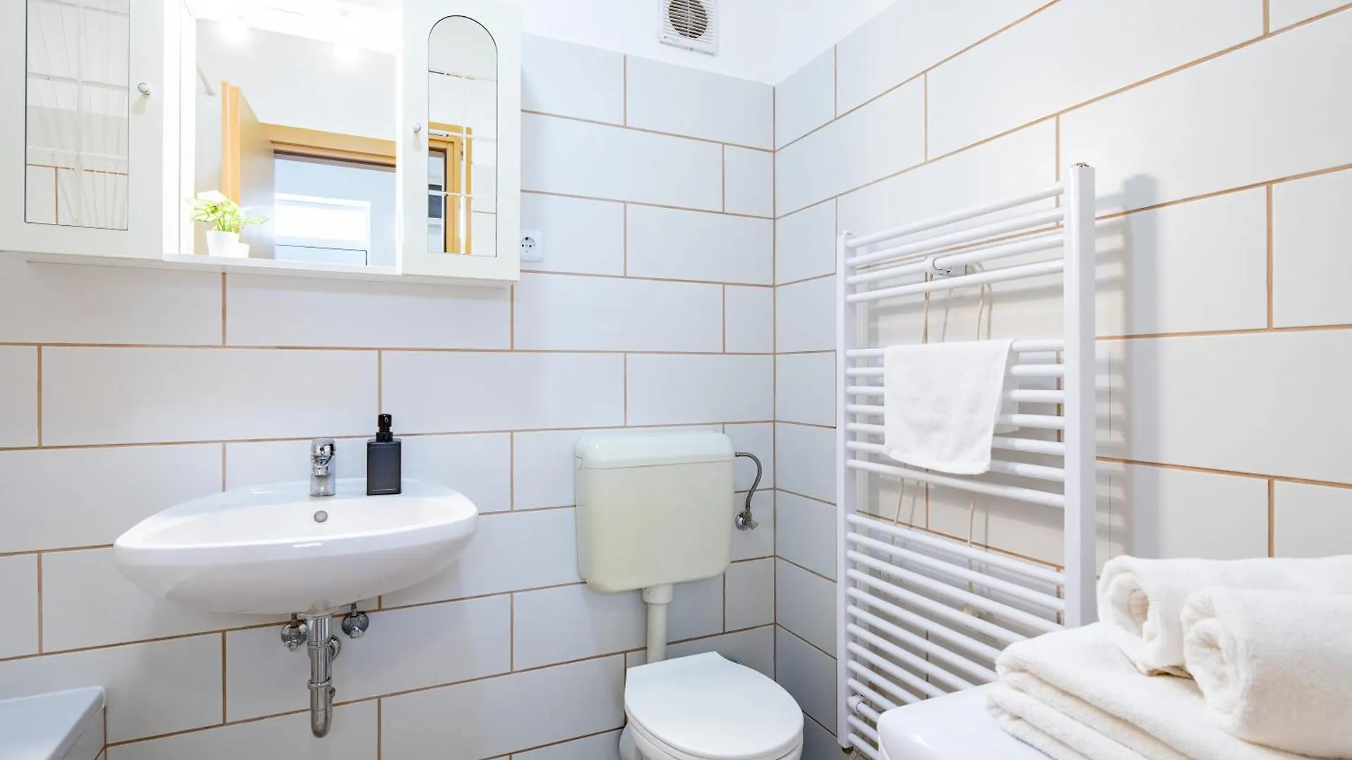 Central - Cozy Air Conditioned Studio بودابست شقة